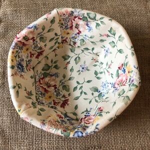 Vintage Longaberger Hand Woven Basket With Floral and Plastic Liners 🧺